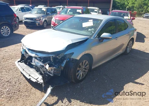 2018 Toyota Camry Le z USA, uszkodzony, nr VIN JTNB11HK2J3029531